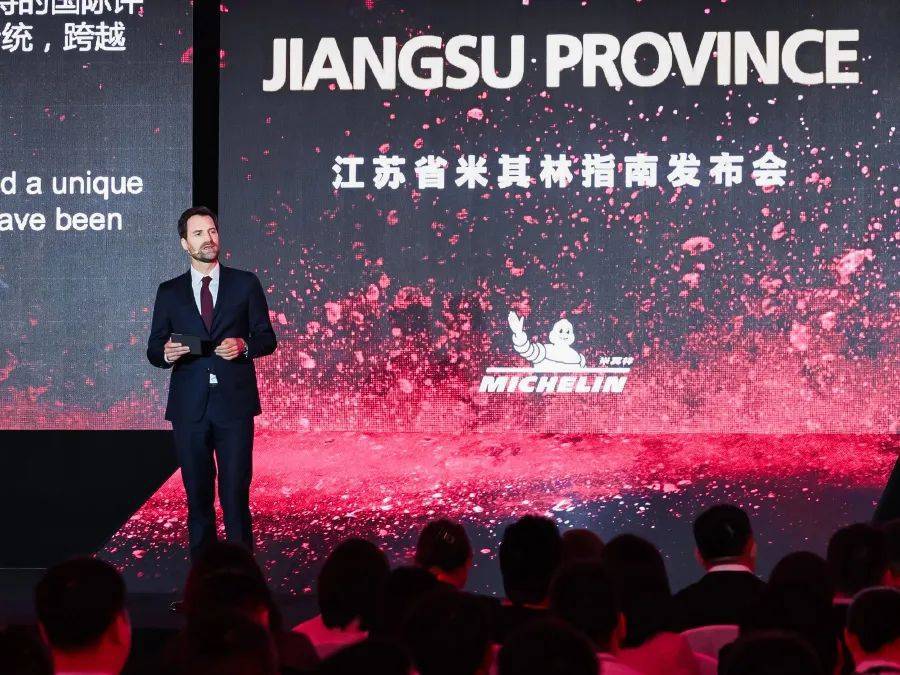 早报|苹果从印度运 600 吨 iPhone 回美/OPPO Find X8 Ultra 正式发布/中国将适度减少美国影片进口数量