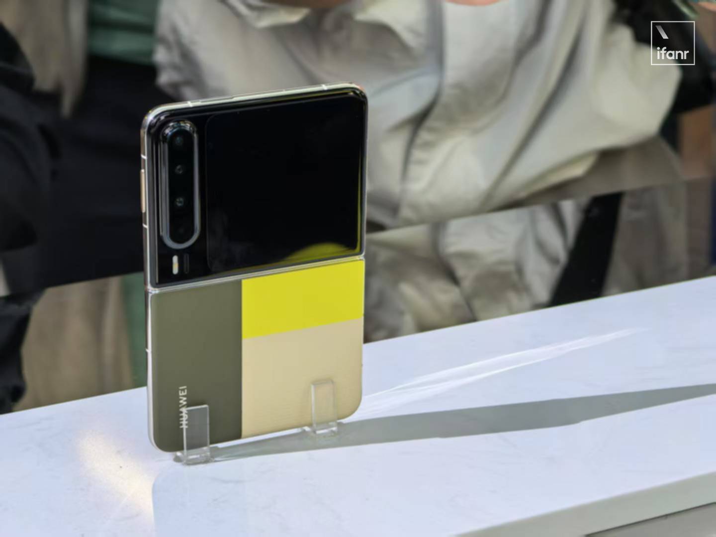 华为的新形态手机 Pura X,要让小折叠撕下美丽小废物的标签