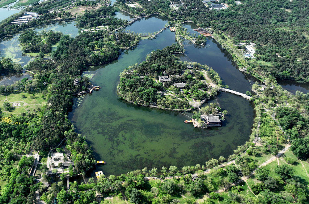 承德避暑山莊一角（2025年5月20日攝,，無人機(jī)照片）,。避暑山莊始建于1703年，是第一批全國重點(diǎn)文物保護(hù)單位,，被列入世界遺產(chǎn)名錄,。