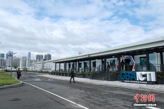 2024年11月21日,由香港特区政府设立的粤港澳大湾区国际临床试验所在河套深港科技创新合作区香港园区正式开幕。深圳市粤港澳大湾区国际临床试验中心亦于同日在深圳园区开幕。图为粤港澳大湾区国际临床试验所外景。(资料图) 中新社记者 陈永诺 摄