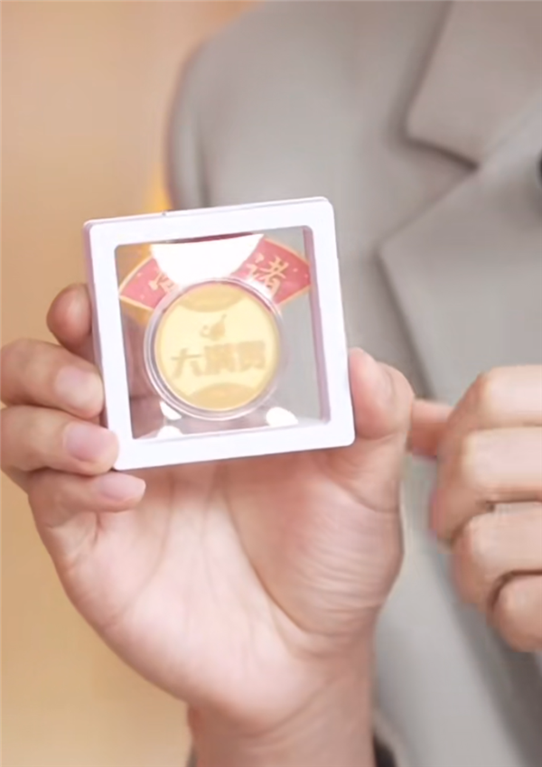 王腾调停樊振东999纯金手机贴：寓意金满贯 含金量格外高