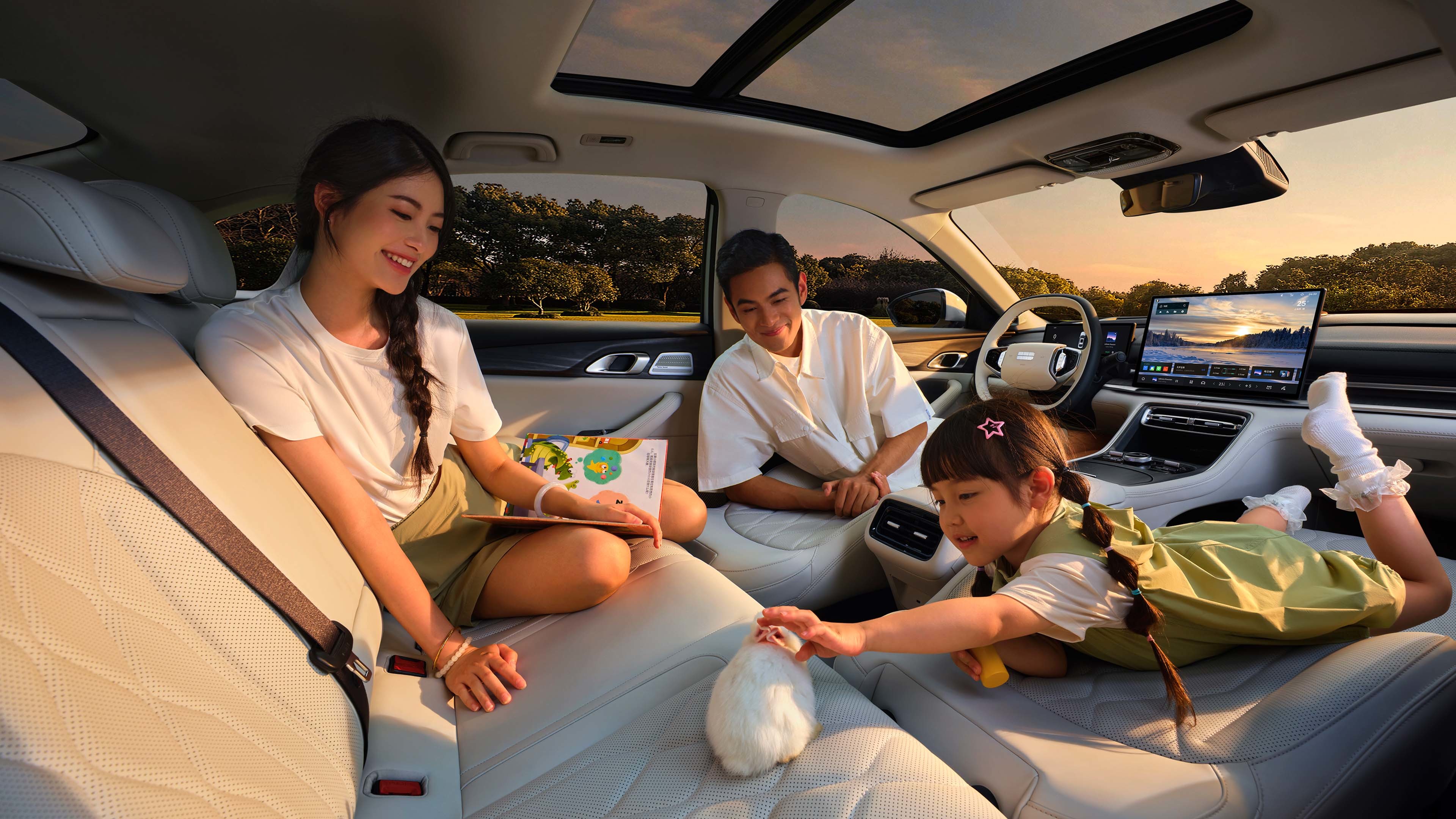 顶配便宜低配贵,吉利银河 A7 换了种策略和比亚迪秦 DM 竞争