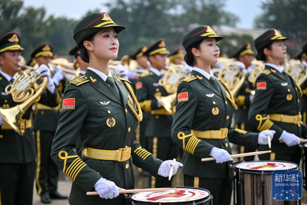 ↑ 中国人民解放军联合军乐团在进行训练（8月12日摄）。新华社记者 张铖 摄