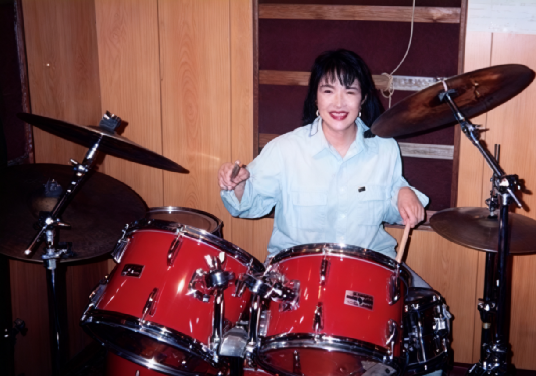 ·樂隊時期的高市。(日本雜志FRIDAY DIGITAL)