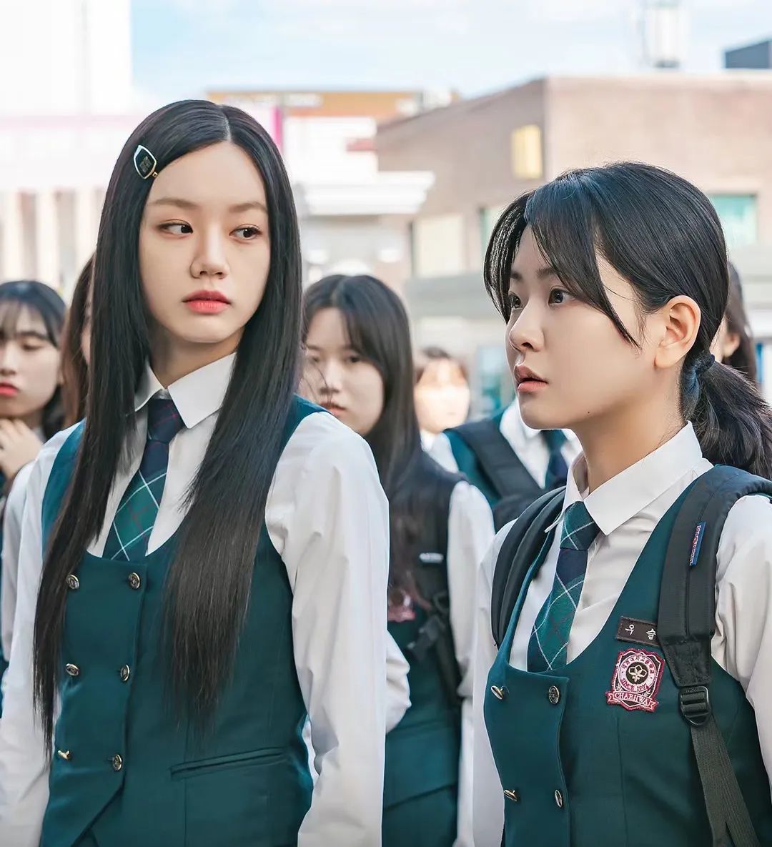 在“善意”的竞争中，韩国年轻人卷成学历歧视的怪物