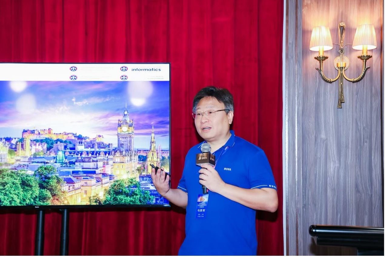 淘宝把小红书搬进搜索框！AI万能搜上线，一句话生成种草清单