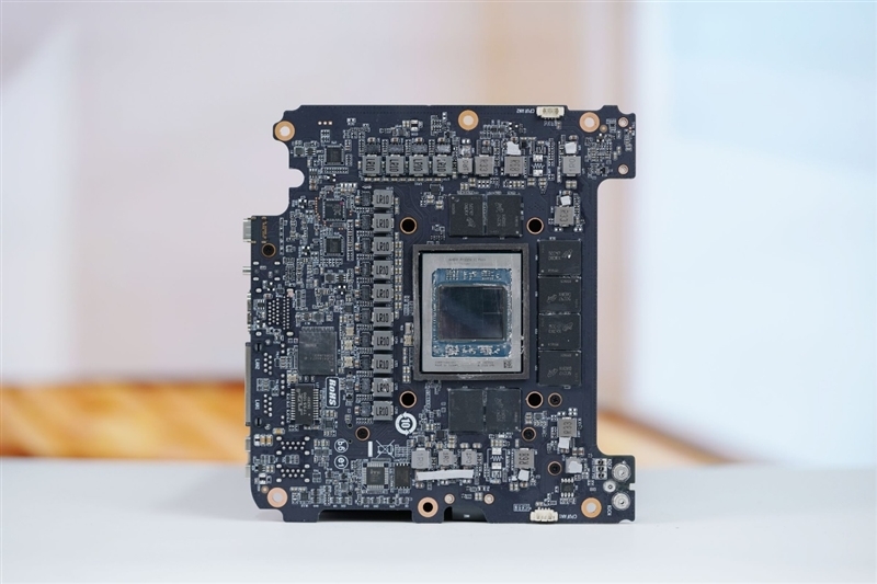 生产力性能远超i9-14900HX!零刻GTR9 Pro迷你AI工作站评测:235B超大模型也能运行