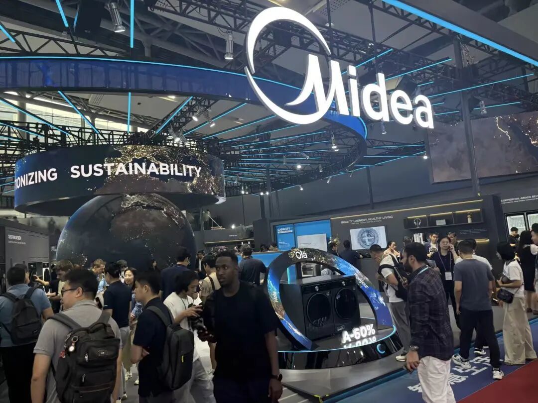 美的集团在广交会展示的一角。  拍摄/第一财经记者王珍