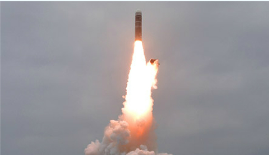 朝鲜试射“北极星”-3导弹。