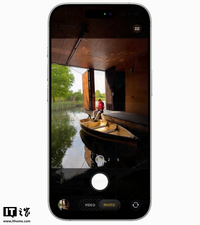 苹果iOS 26正式版推送:全新液态玻璃设计、AI功能改进