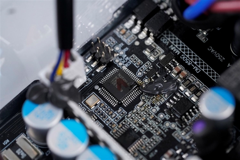 鑫谷数智金牌DM-850G电源评测:双MCU芯片加量不加价!12V输出平稳极限负载超1000W