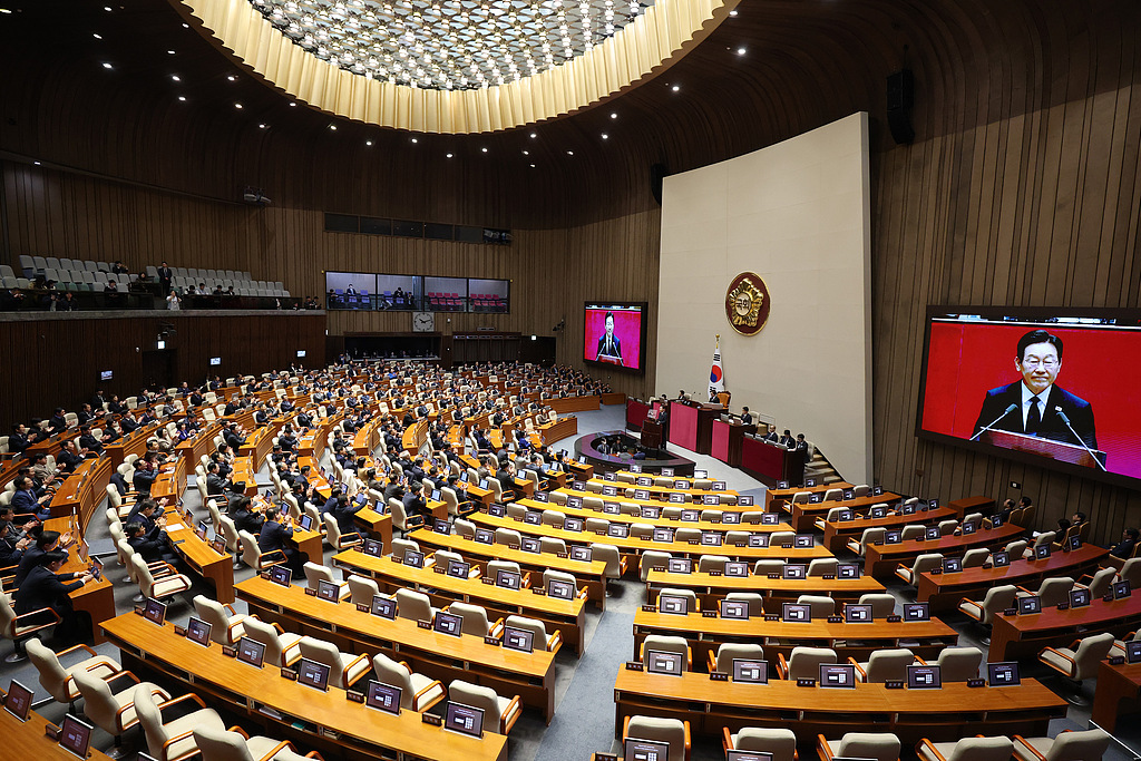 11月4日,韩国首尔,韩国总统李在明在国会发表讲话。(视觉中国)