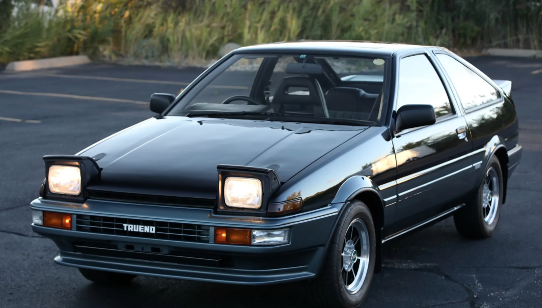 《头文字 D 》上映 20 周年:AE86、土屋圭市与青春酷尽