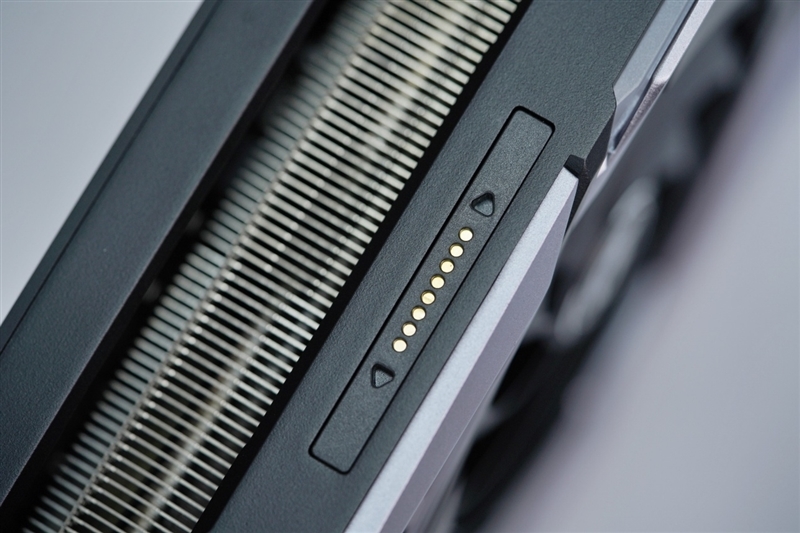 七彩虹iGame RTX 5070 Ti Vulcan OC显卡评测:一键提速降温、磁吸组件玩法多样