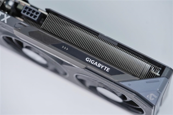 巧妙滑块设计!技嘉RTX 5060 Ti GAMING OC 16GB魔鹰图赏