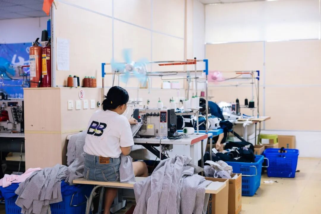 服装厂的工作给肾友们的生活带来希望 / 南风窗记者 郭嘉亮 摄