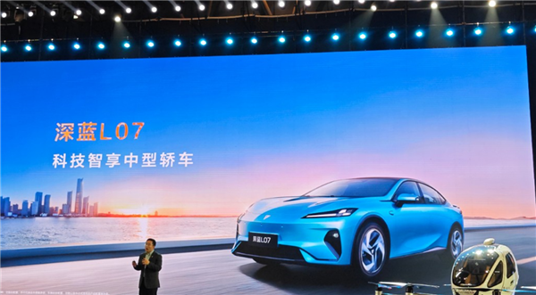 加量不加价 普及全民智驾!长安深蓝S07、L07新车上市 15万就能用智驾