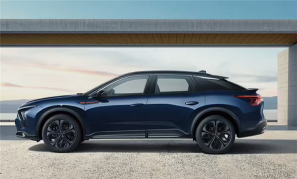 法系颜值天花板!新雪铁龙凡尔赛上市:定价13.77万元