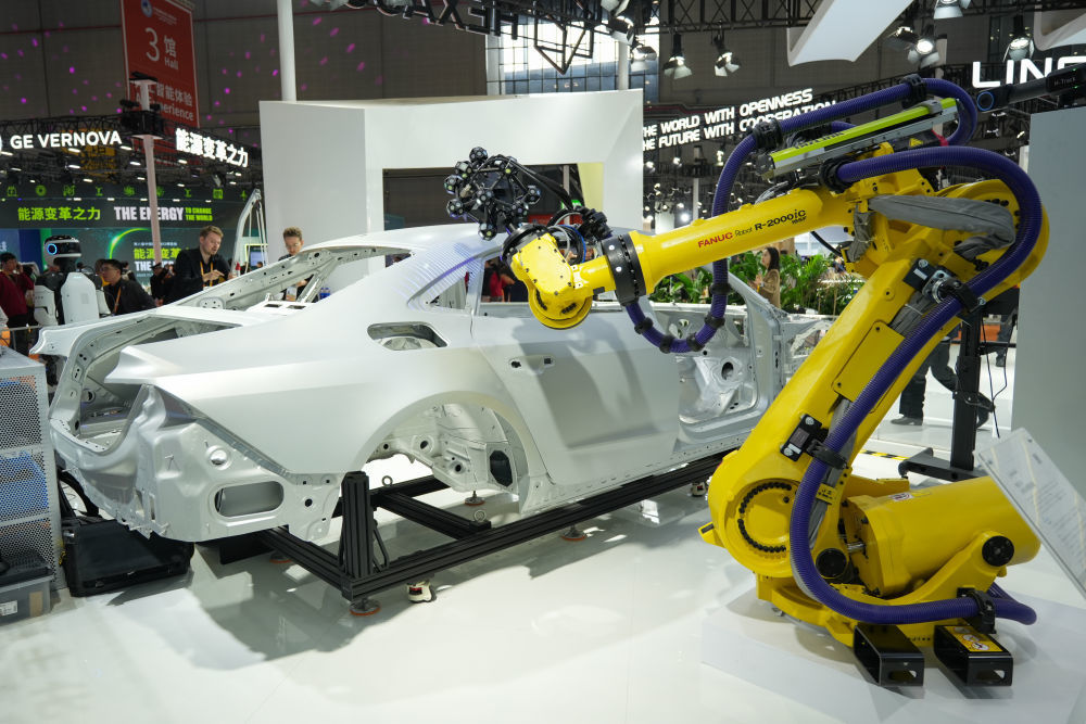 这是11月6日在第八届进博会技术装备展区拍摄的自动化测量系统。新华社记者 张子彧 摄