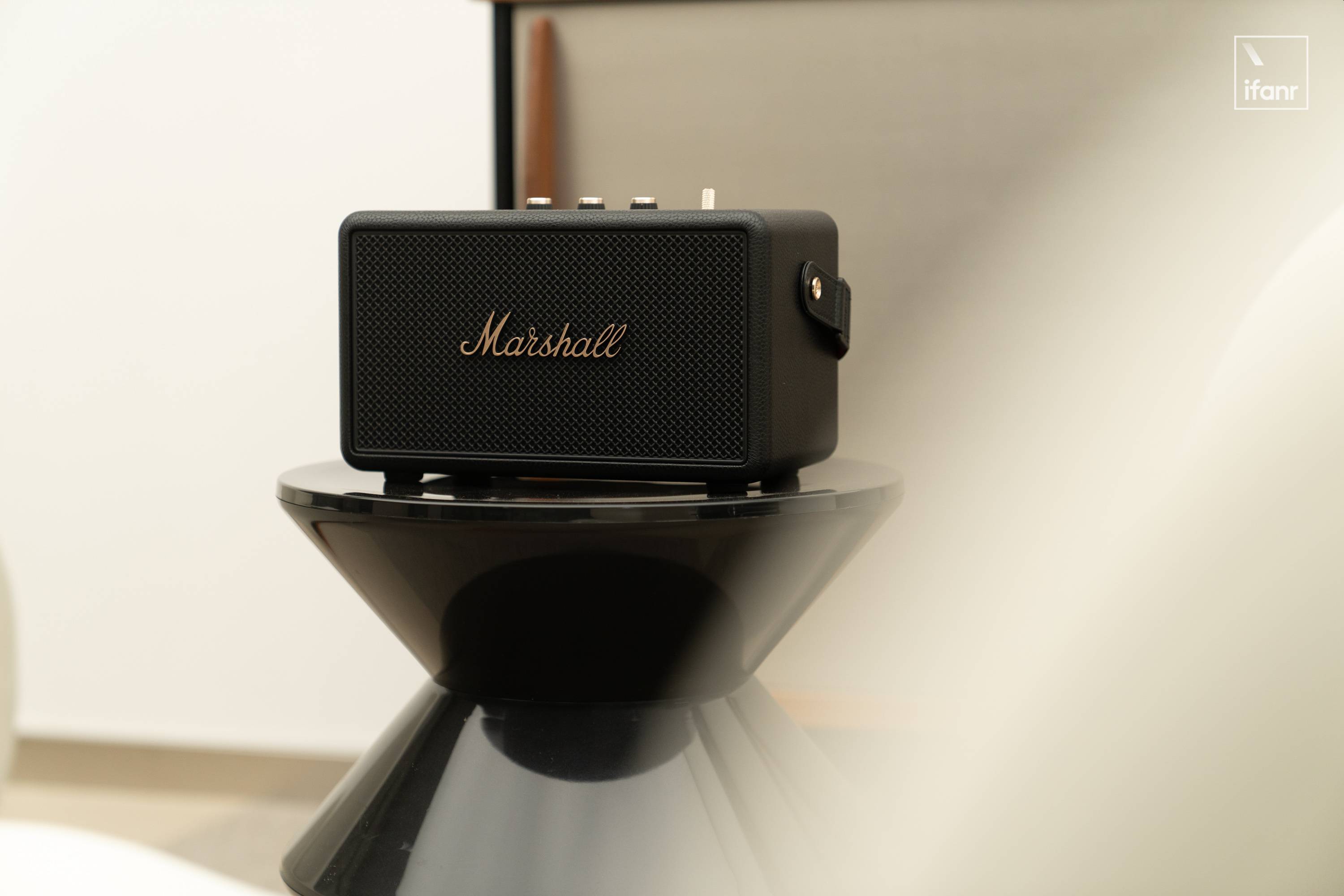 Marshall Kilburn III 体验:50 小时超长续航,在便携音箱属性下的一次踏实升级