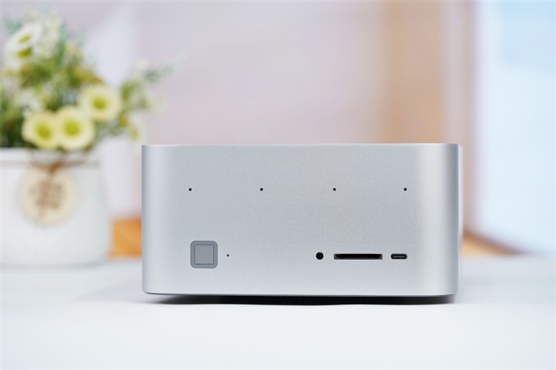 生产力性能远超i9-14900HX!零刻GTR9 Pro迷你AI工作站评测:235B超大模型也能运行