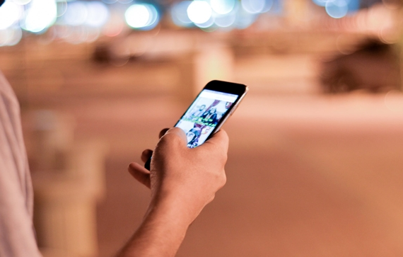 男子因沉迷AI聊天就医:聊到凌晨三点 边打字边流泪