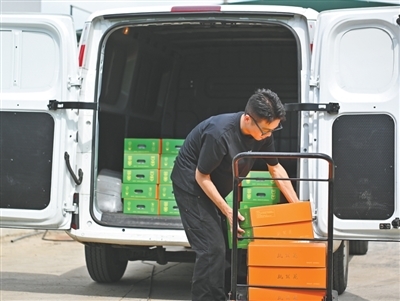 新能源汽车如何加速驶向新农村(经济新方位)