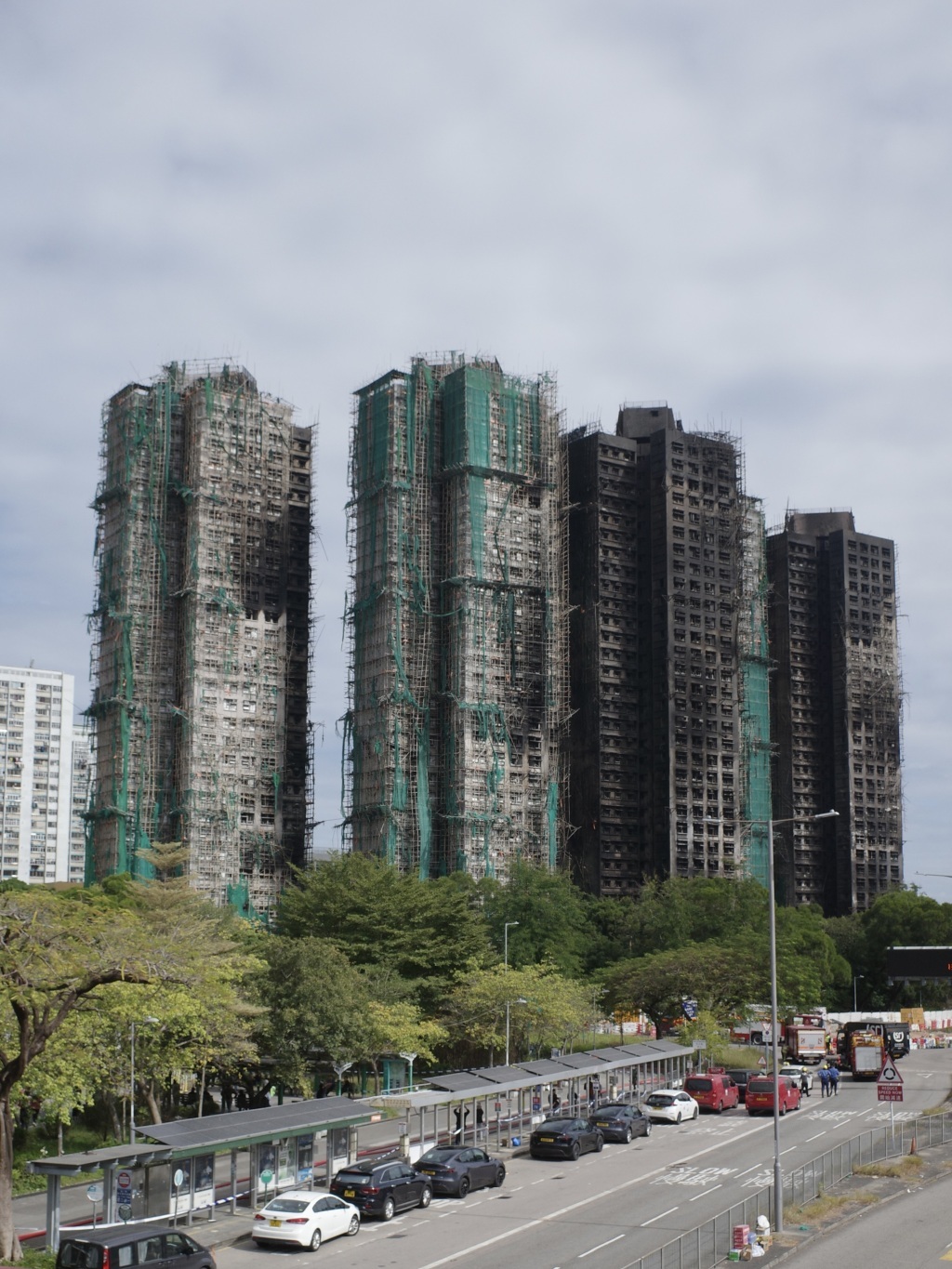 灭火后的宏福苑。本文图均来自 澎湃新闻记者 陈灿杰