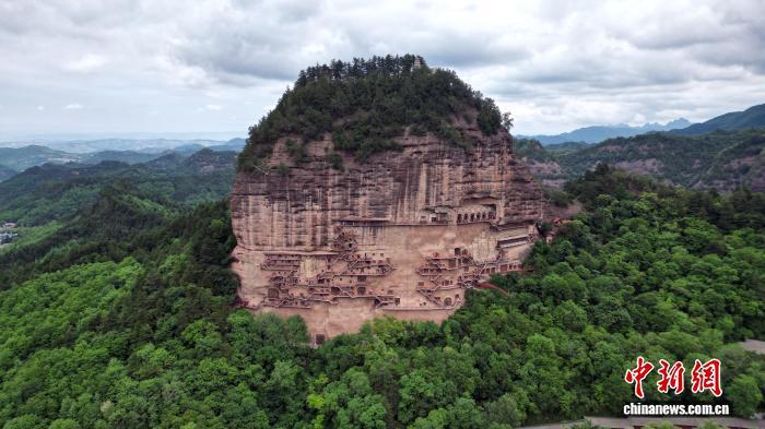 2024年6月4日，甘肃天水，航拍麦积山石窟。（资料图）九美旦增　摄