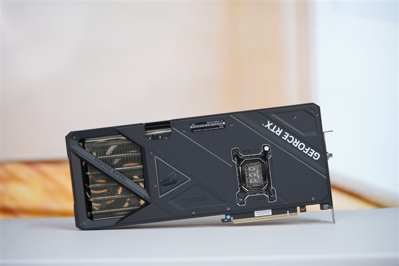 七彩虹iGame RTX 5070 Ti Vulcan OC显卡评测:一键提速降温、磁吸组件玩法多样