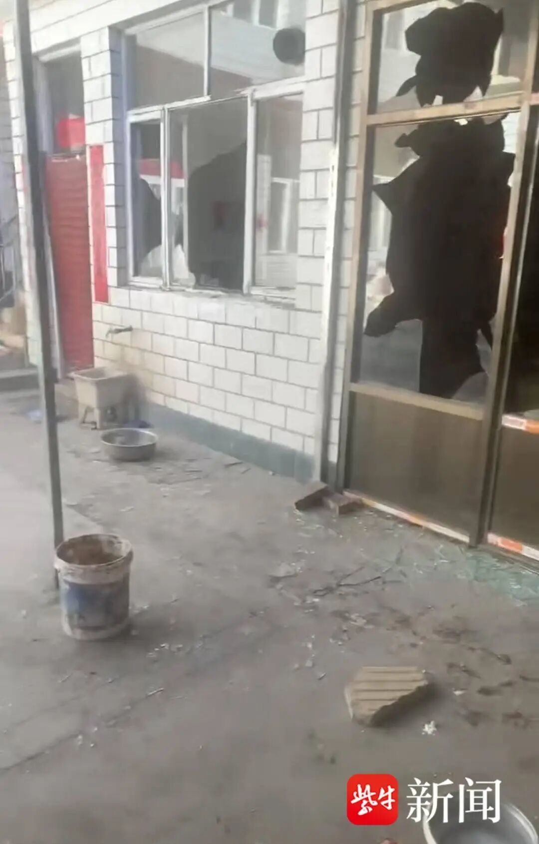 被告人家中玻璃被打碎