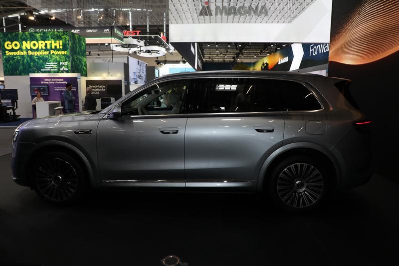 问界M5中东版首发亮相_问界M9中东版设计语言_问界