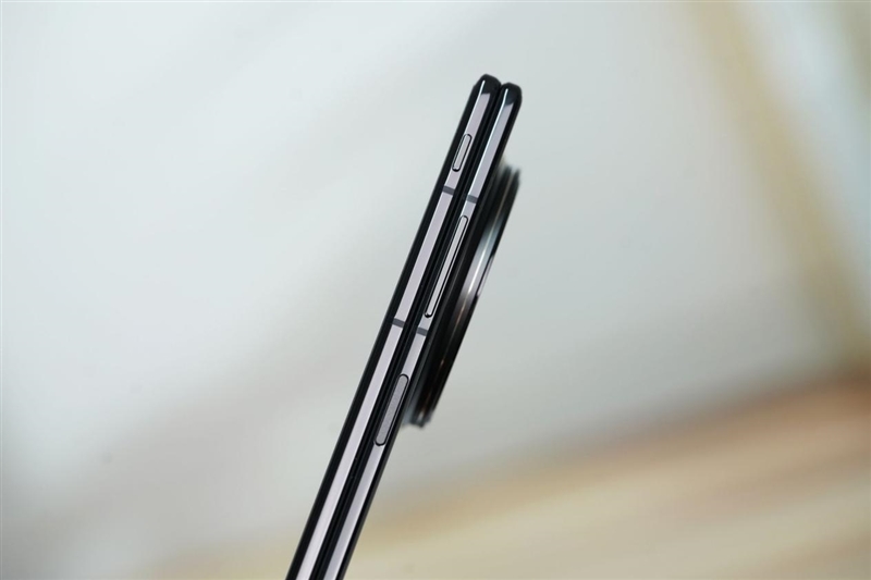 217克全球最轻折叠屏!vivo X Fold5全面评测:苹果双机党的全能搭子