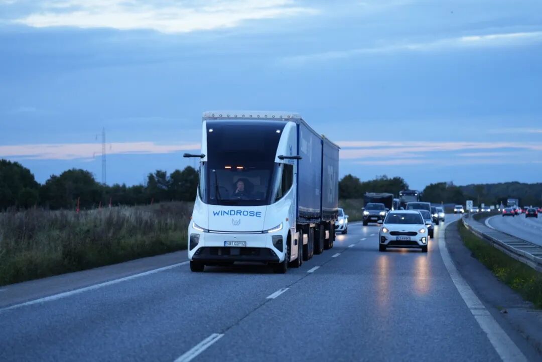 35岁,他造出续航670公里的电动重卡,特斯拉Semi迎来最强对手