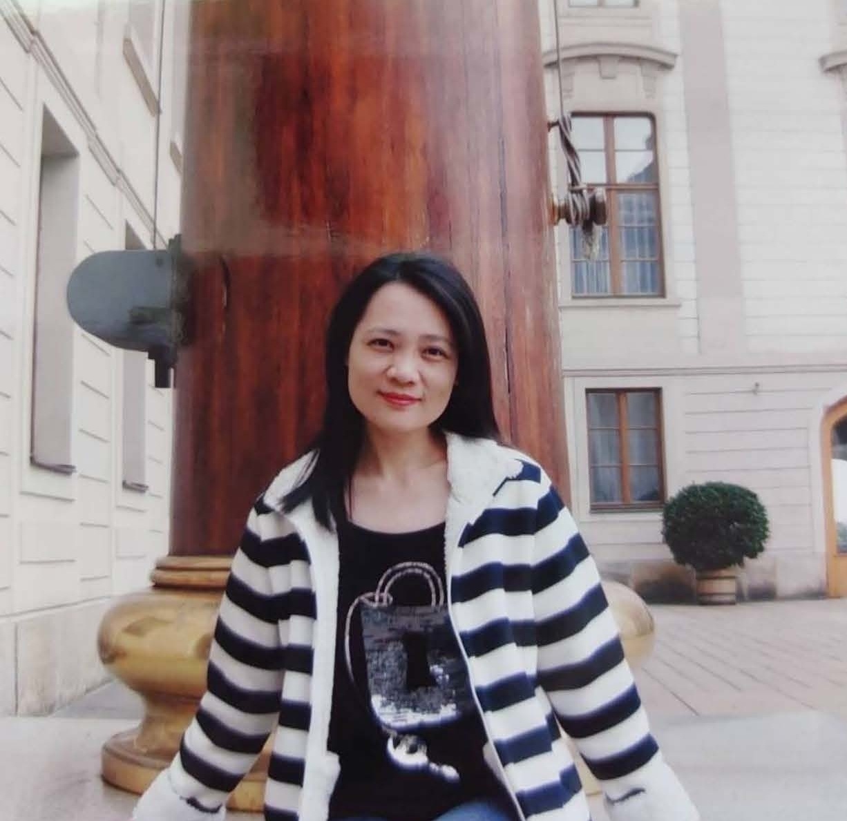 言情小说家席绢