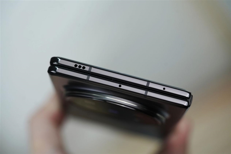 217克全球最轻折叠屏!vivo X Fold5全面评测:苹果双机党的全能搭子