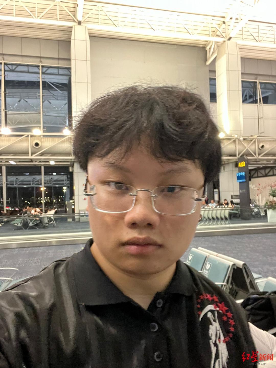 ▲赵李鹏在金边机场拍下的照片