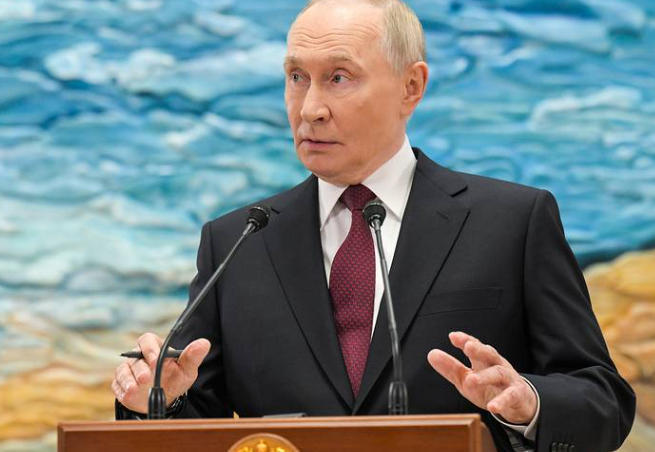 当地时间11月27日,普京在吉尔吉斯斯坦举行记者会。 塔斯社