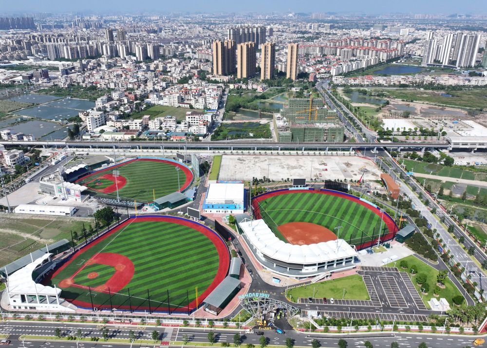 广东中山国际棒垒球中心(10月18日摄,无人机照片)。全运会棒球和垒球比赛在这里举行。新华社记者 邓华 摄