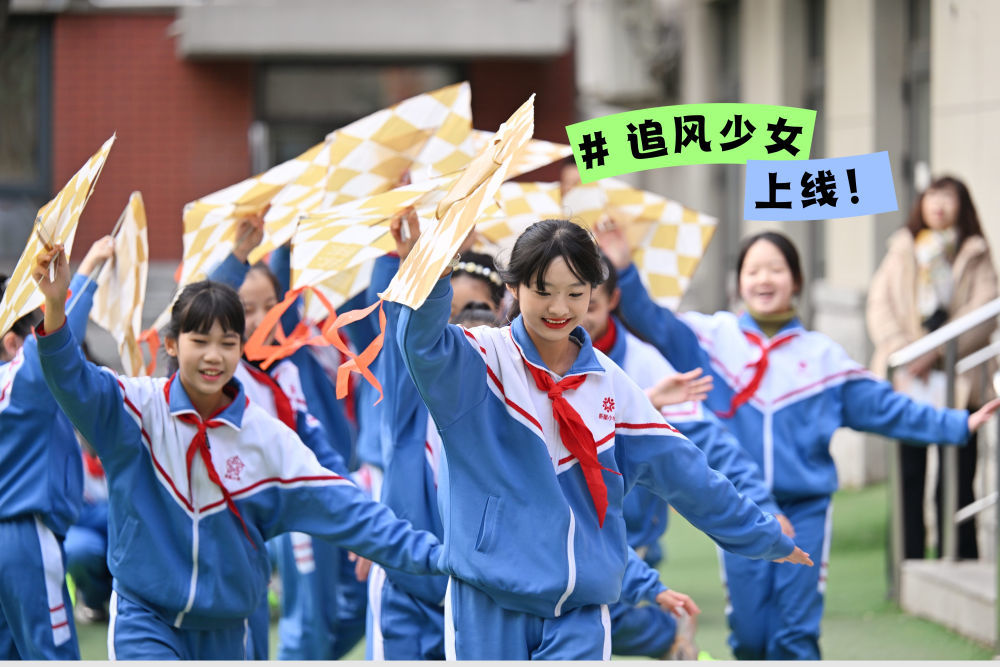 2月17日，在天津市和平区新星小学，学生们在开学典礼上表演节目。新华社记者 李然 摄