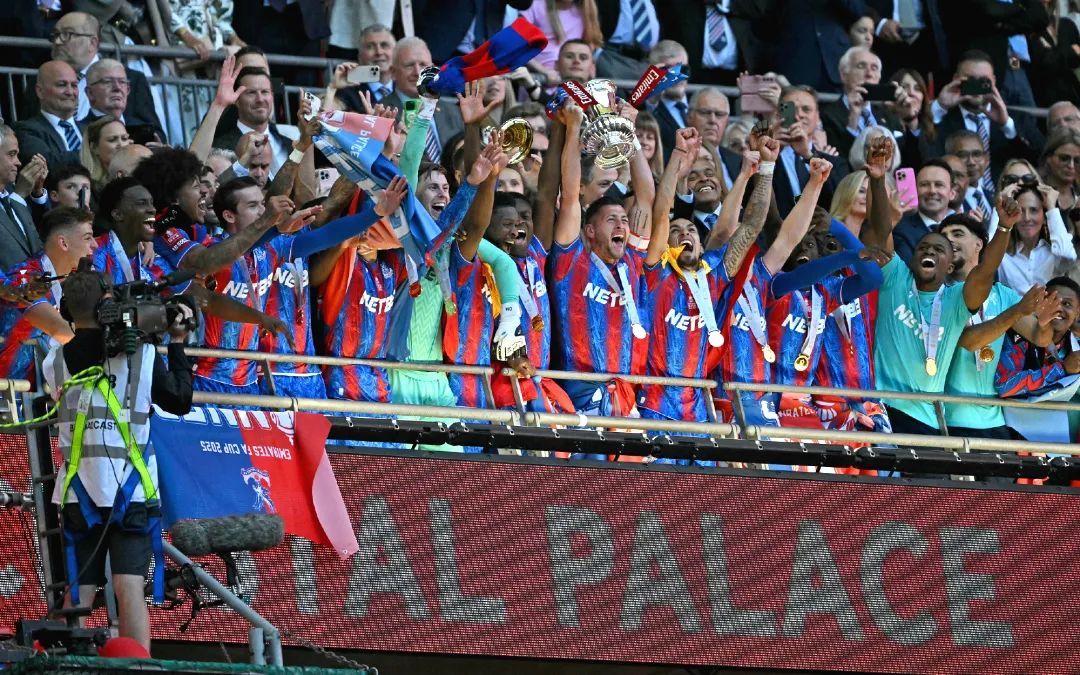 120年首冠来了！水晶宫1-0问鼎足总杯！曼城四大皆空_凤凰网