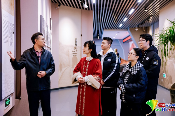 孙志伟给大家介绍詹天佑主持修建京张铁路背后鲜为人知的故事。主办方供图