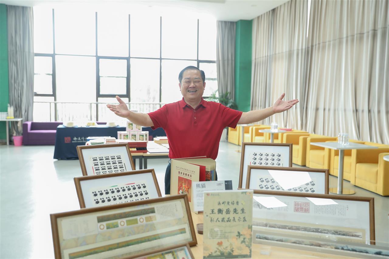 王衡岳先生个人藏品展区.jpg