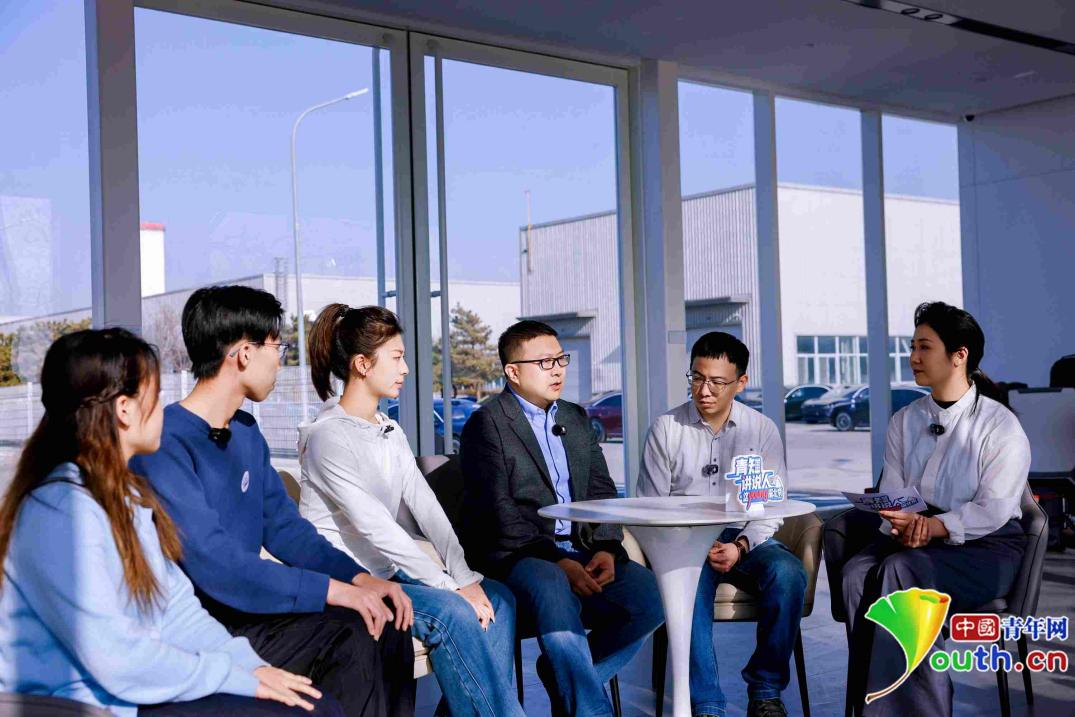 “青知讲说人·这young探北京”系列青年体验活动走进北汽新能源享界超级工厂。主办方供图