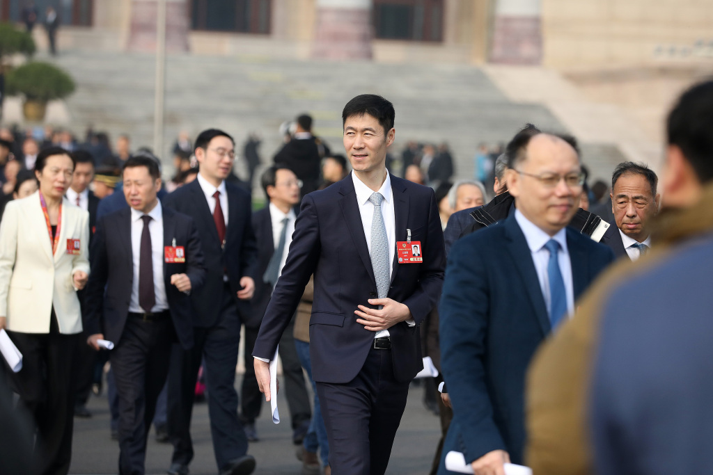 王励勤参加两会。