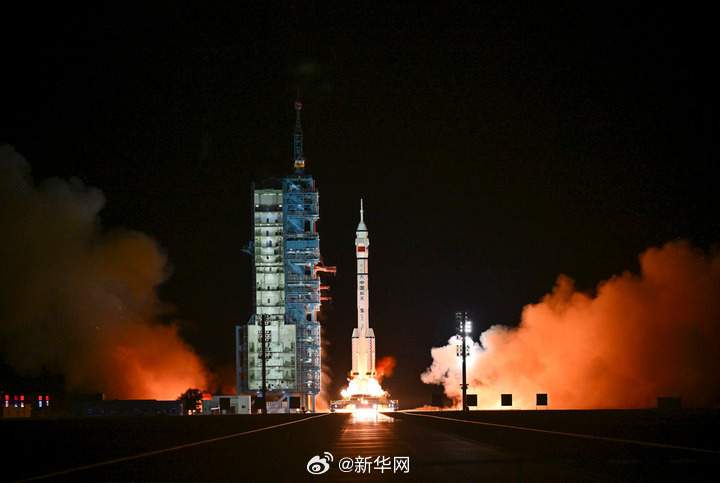 神舟二十一號發(fā)射升空震撼組圖來了