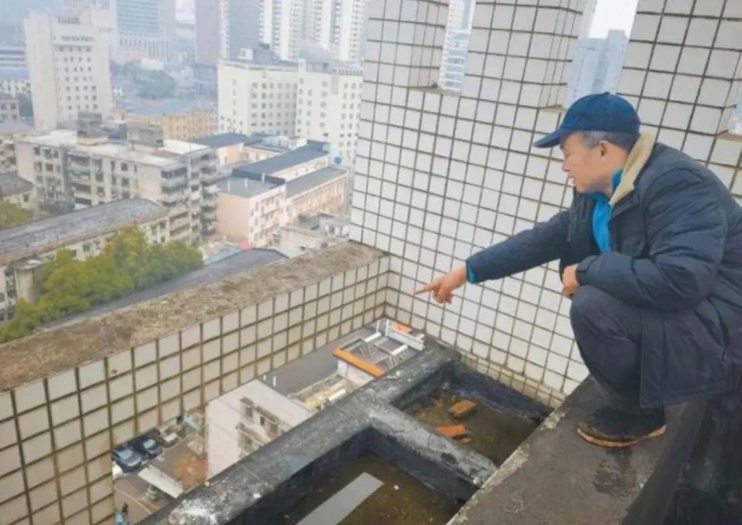 ▲坠楼地点。(图源:网络)
