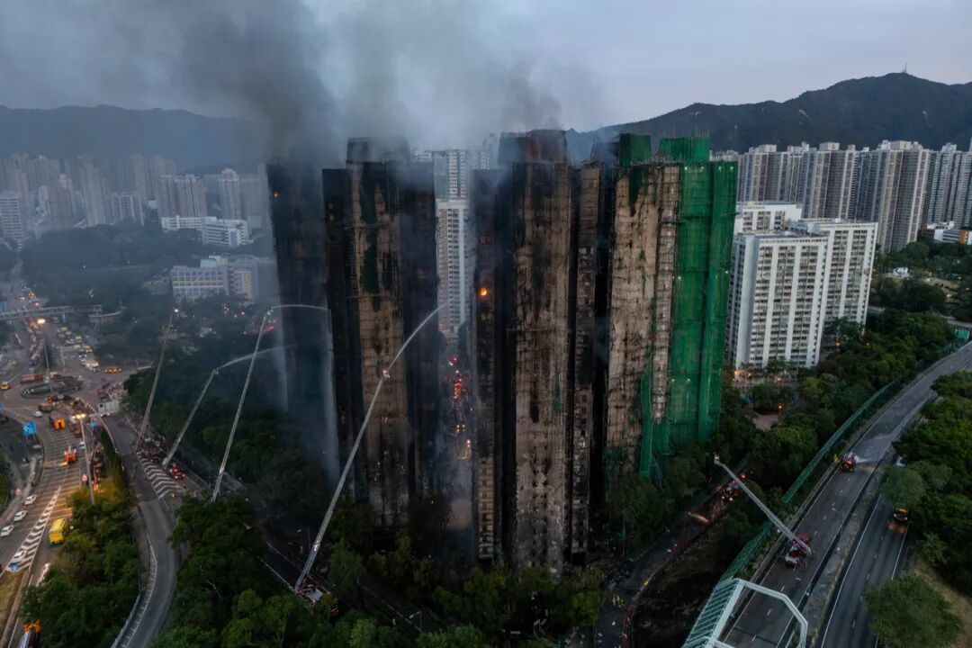 11月27日,火情基本被控制。