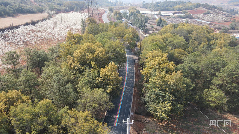 图为连接白泥塘村的“四好农村路”项目（烂板桥至蚂蟥箐）（央广网发 五华区融媒体中心供图）