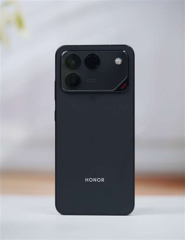 10000mAh巨无霸电池仅2599元起!荣耀WIN RT图赏